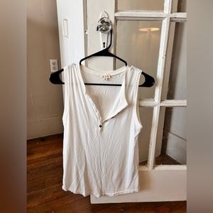 POL V-Neck tank top, Size Small